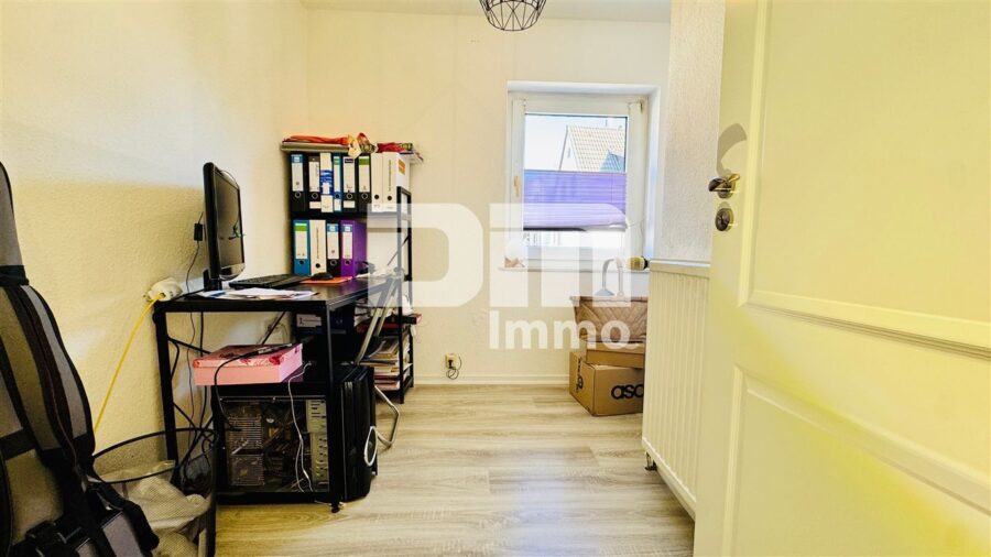 Sanierte Doppelhaushälfte mit großzügigem Garten, Garage & viel Platz für die Familie - OG Gästezimmer / Büro